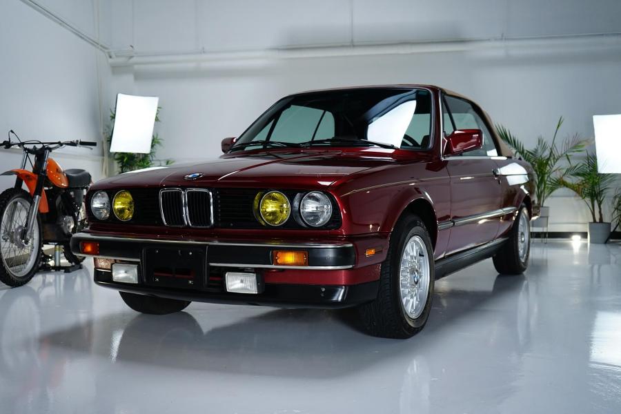  BMW 325i Convertible (Calypso Red) 1990 года  (фото 5 из 190)